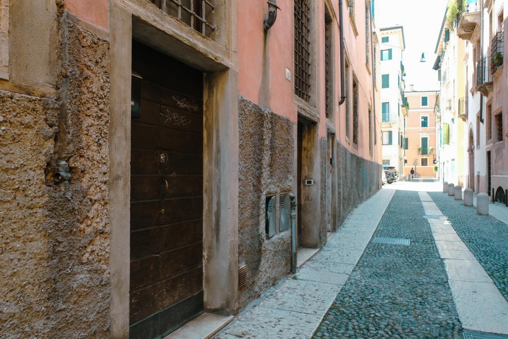Carega City Center Apartment Verona Esterno foto